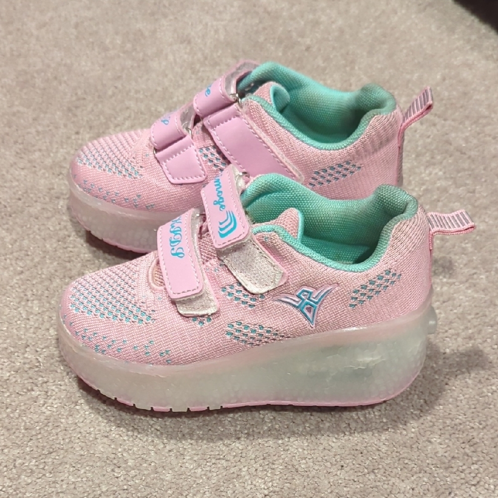 Kids Roller Sneakers! - Picture 2 of 5